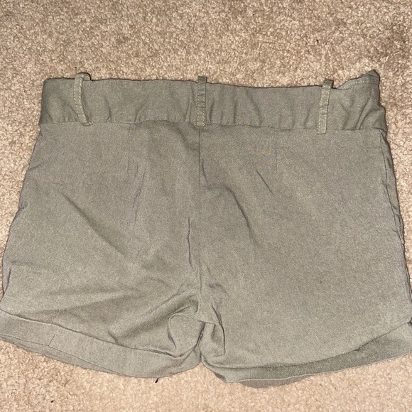 Women’s shorts - Picture 3 of 3